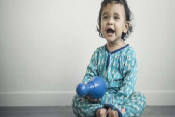 Bezpieczne zabawki dla niemowlaków – na co zwracać uwagę?